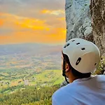 Bosnian & Villa *