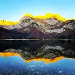 Villa Bosnian & *