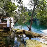 Bosnian & Villa Hadzici