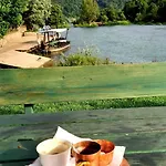 Bosnian & Hadzici