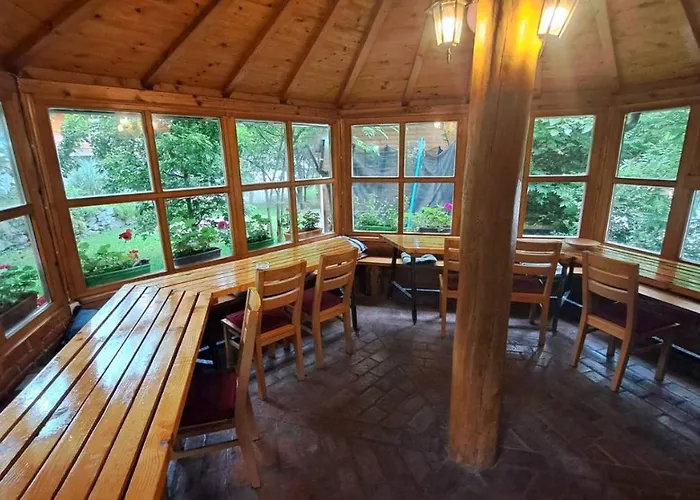 Bosnian & * Hadžići